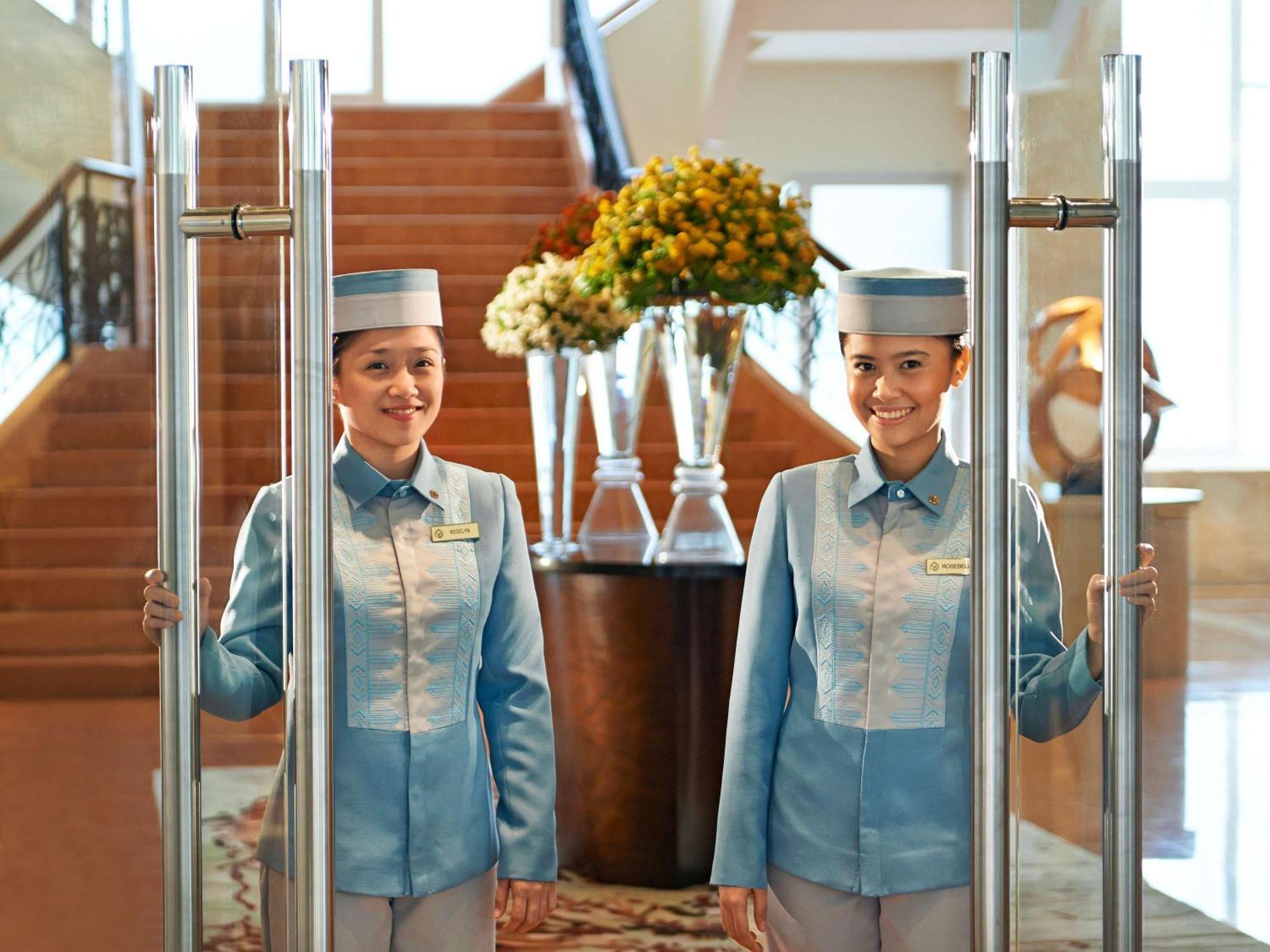 Hotel Fairmont Makati Makati City Exterior foto Doormen at the Shangri-La Hotel, Kuala Lumpur