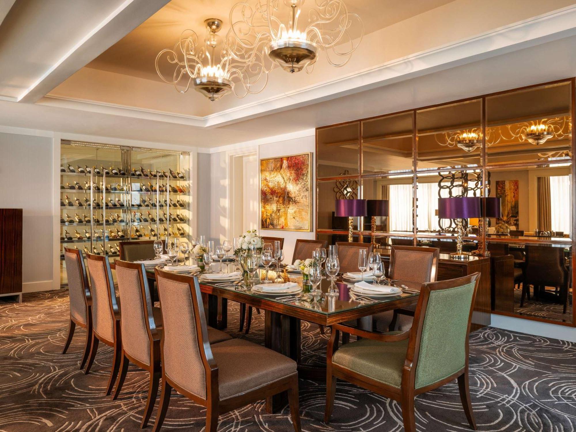 Hotel Fairmont Makati Makati City Exterior foto The Wine Room